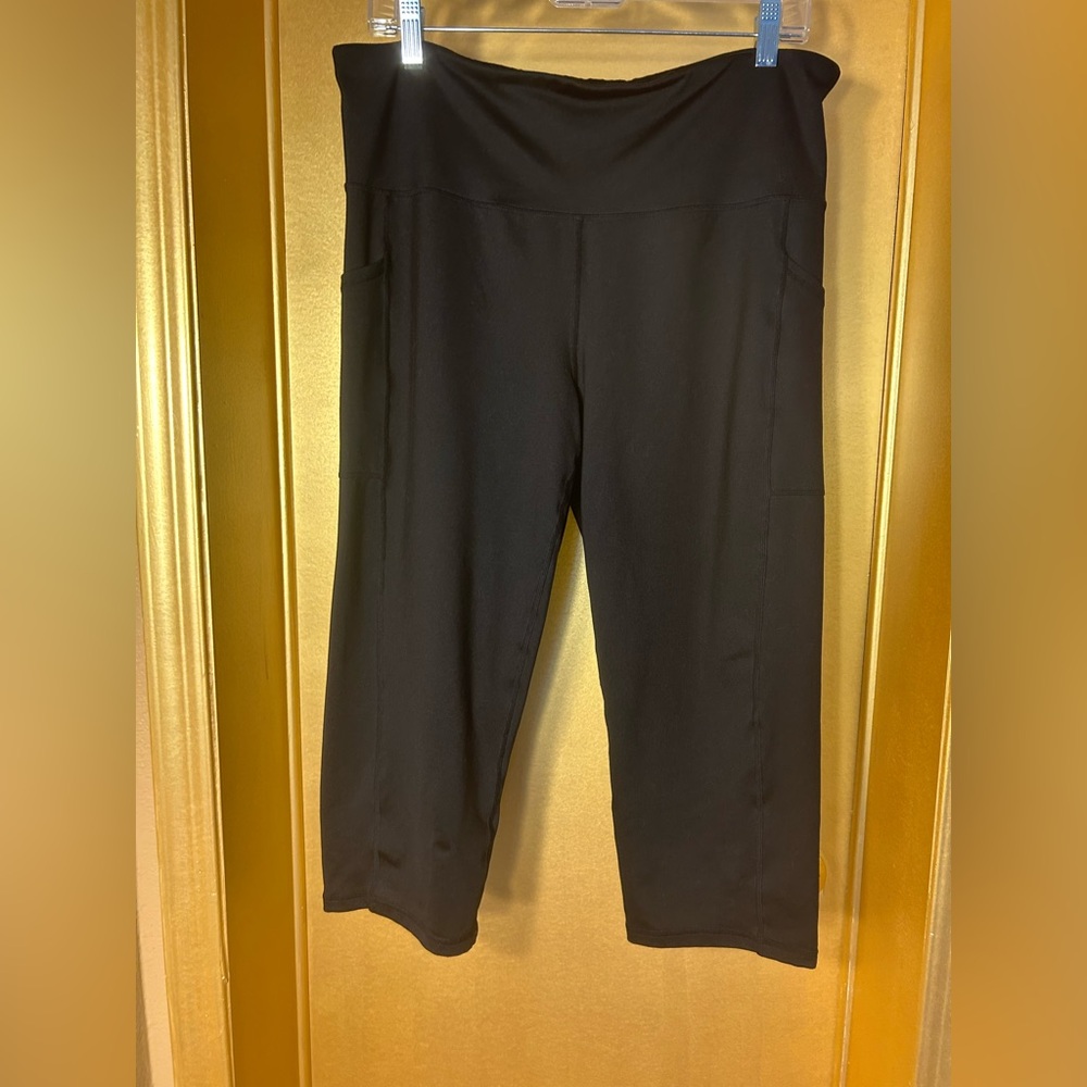 Ideology Women's Black Capri Leggings. Size XL